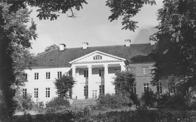 Snepele School building 1977