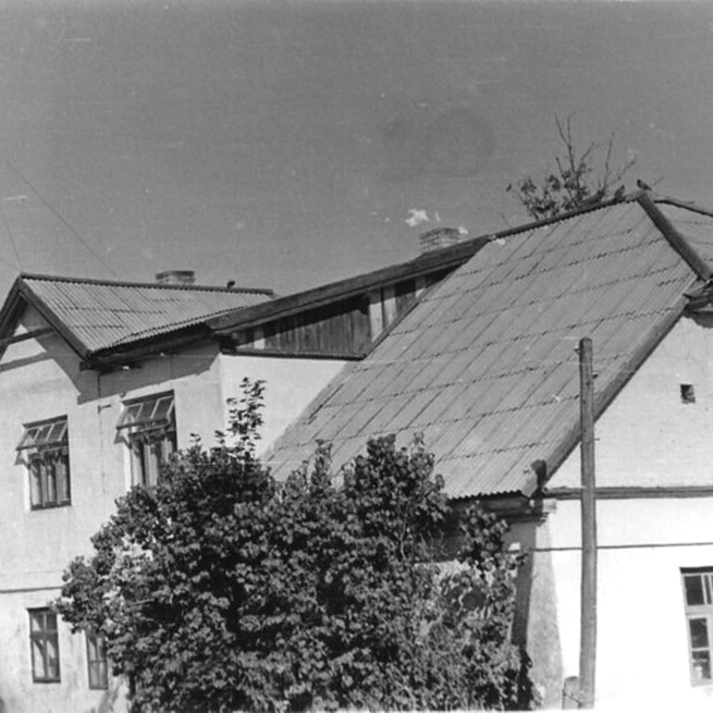 1942: Building